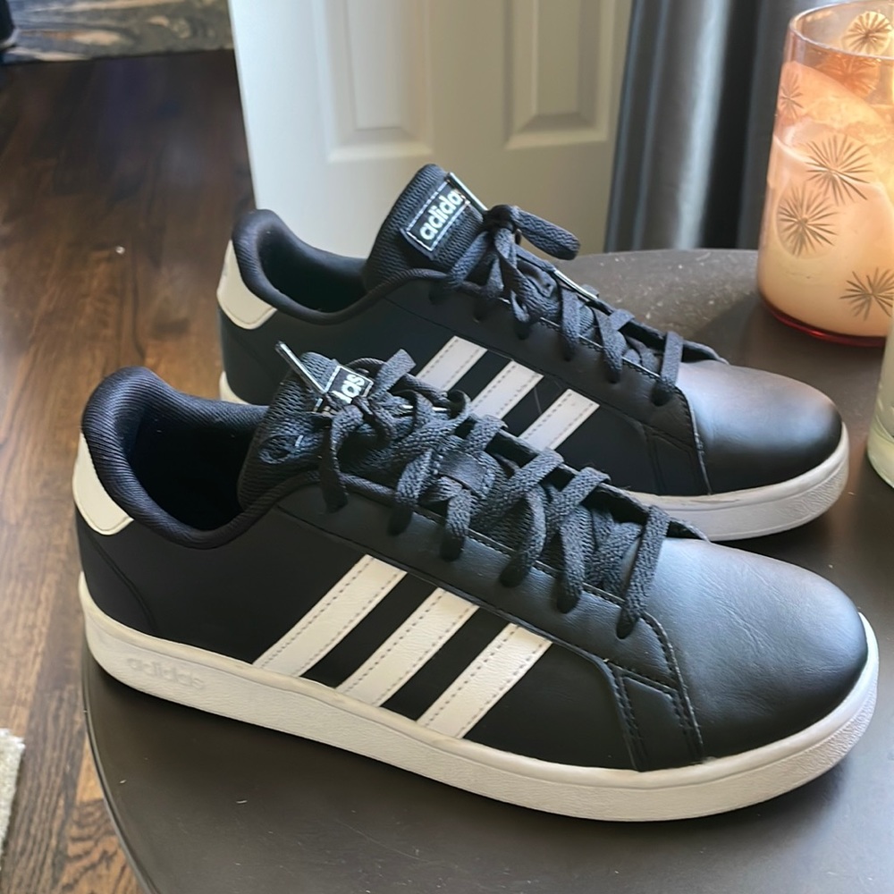 Adidas black leather classic sneaker